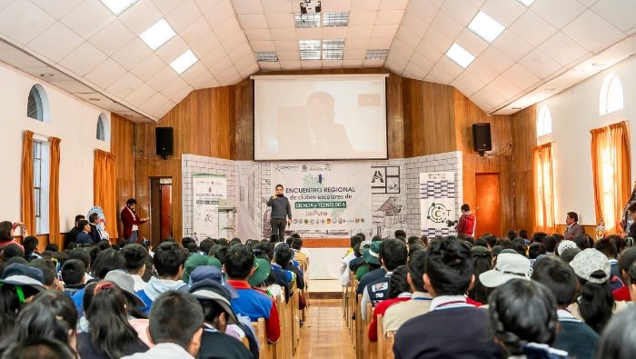 Más de 400 alumnos participaron del Primer Encuentro Regional de Clubes de Ciencia y Tecnología de Puno